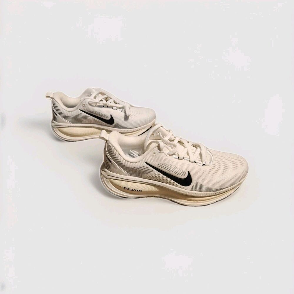 Size 7.5 - Nike Vomero 18 White Royal Pulse W